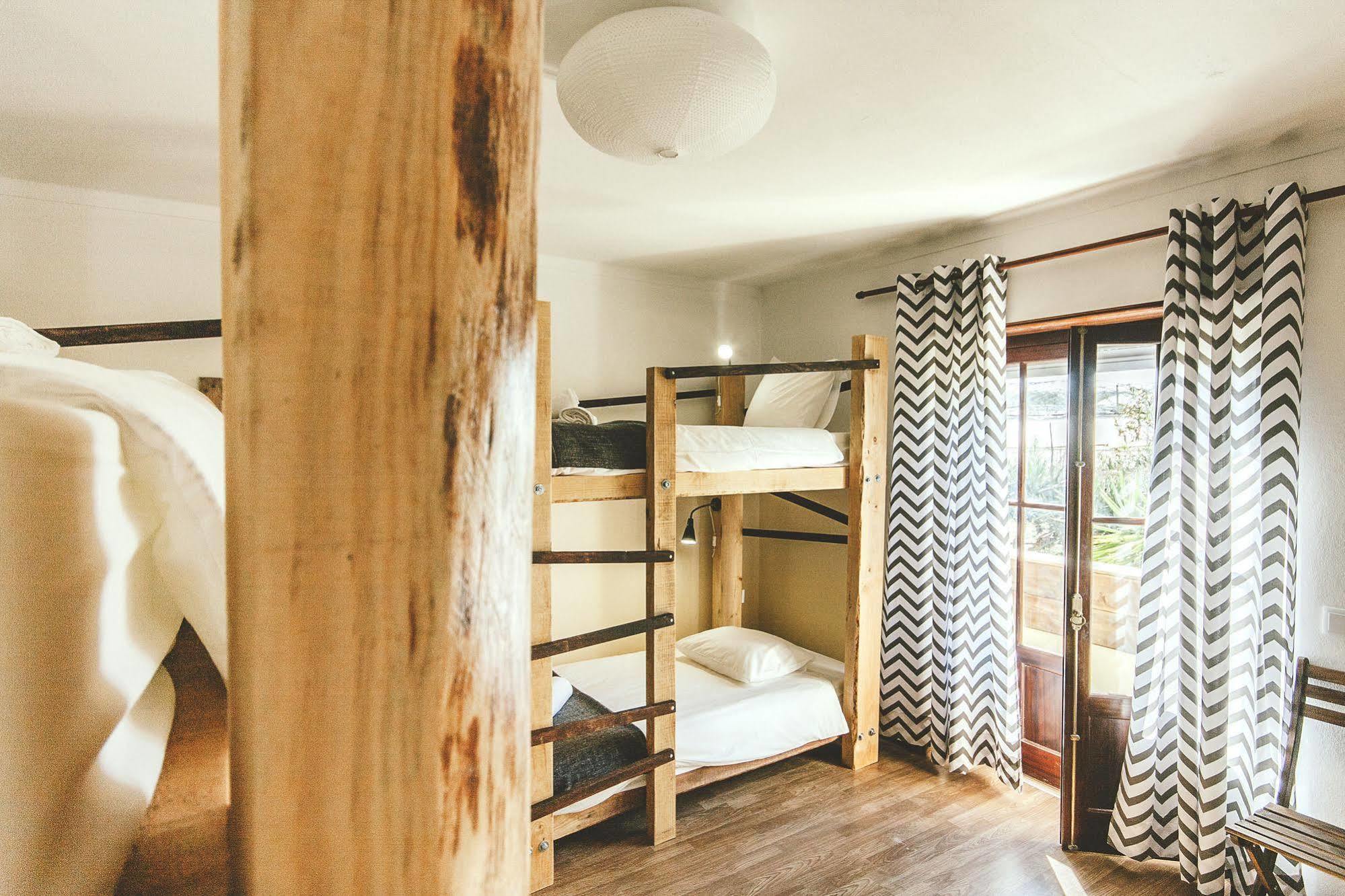 Cliff Surf House Hostel Санта Круз Екстериор снимка