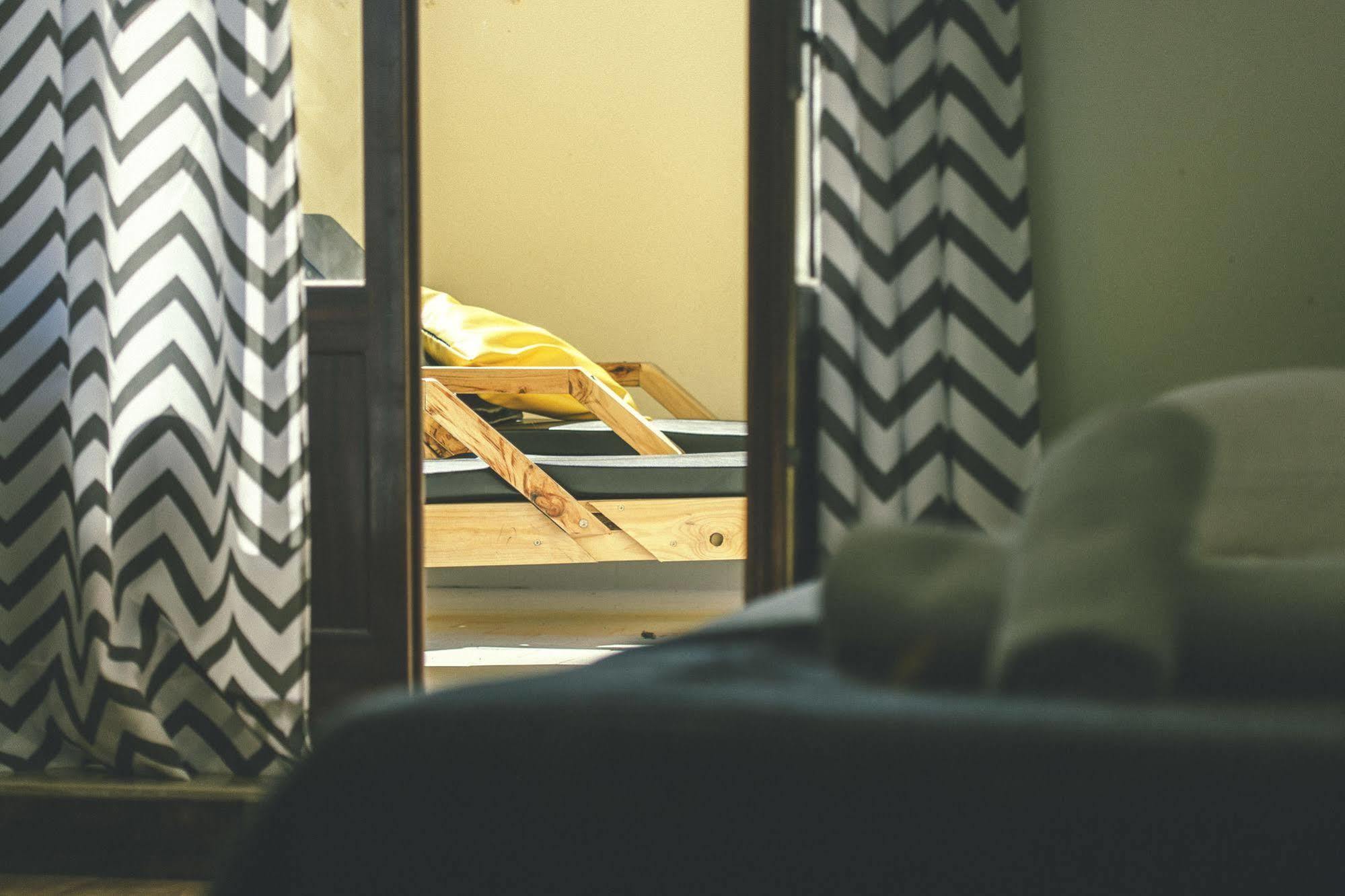 Cliff Surf House Hostel Санта Круз Екстериор снимка